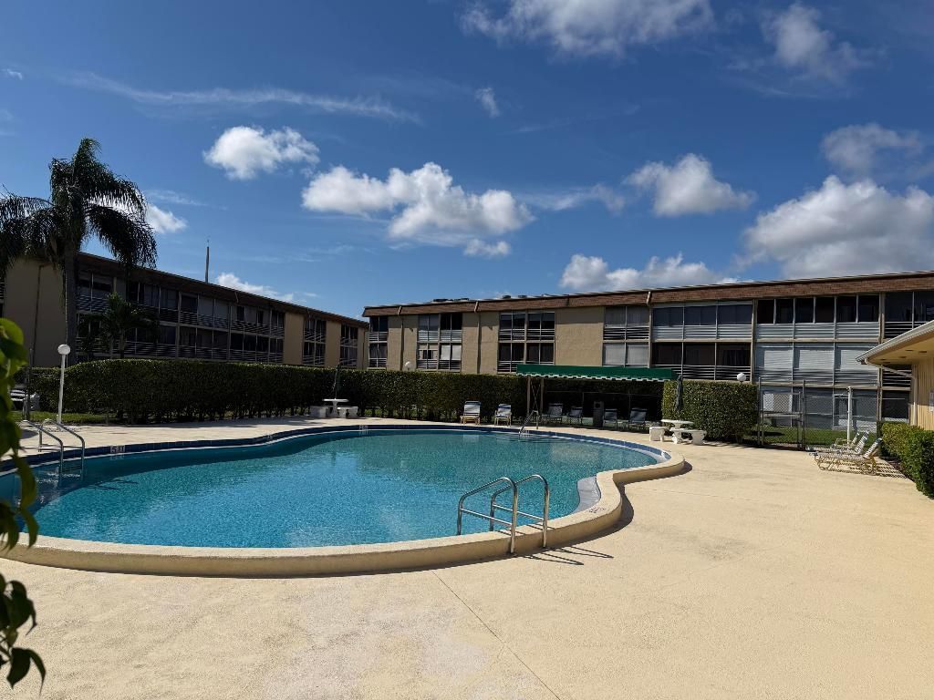 100 Village Green Circle, Unit 312, Palm Springs, FL 33461 Photo