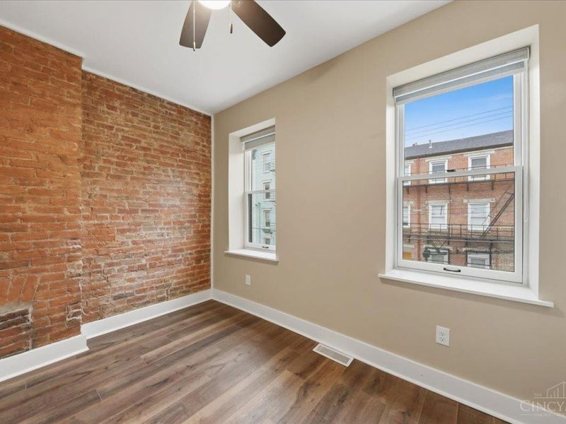 142 E Clifton Avenue, Cincinnati, OH 45202 Photo 28