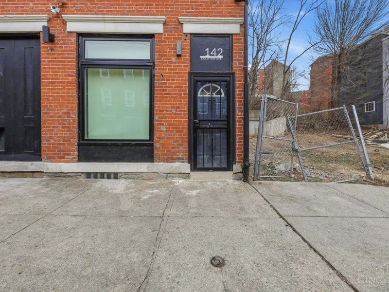 142 E Clifton Avenue, Cincinnati, OH 45202 Photo 3