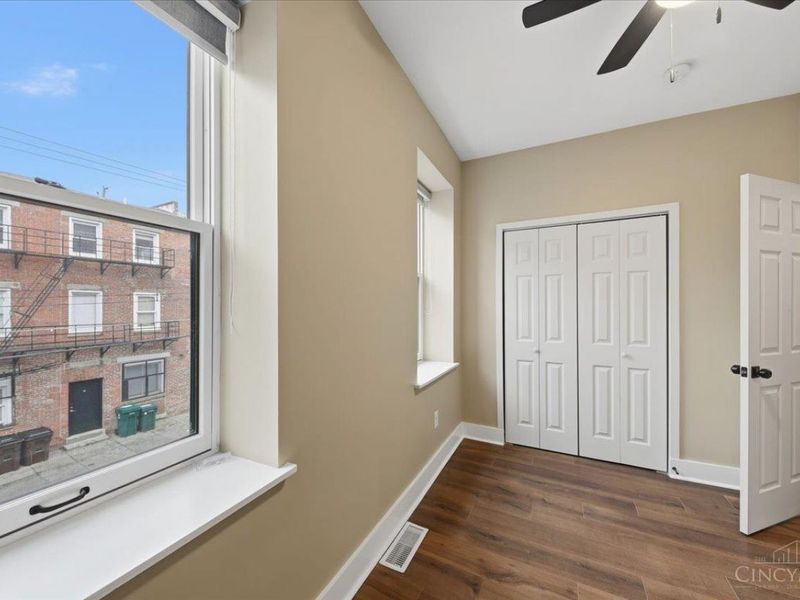 142 E Clifton Avenue, Cincinnati, OH 45202 Photo 30