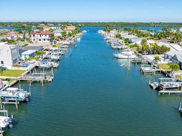 17611 1ST STREET E, REDINGTON SHORES, FL 33708