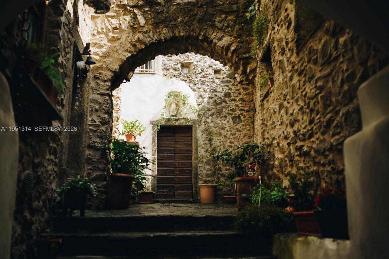 11 Vaggi Mura, , FL 00000 Photo