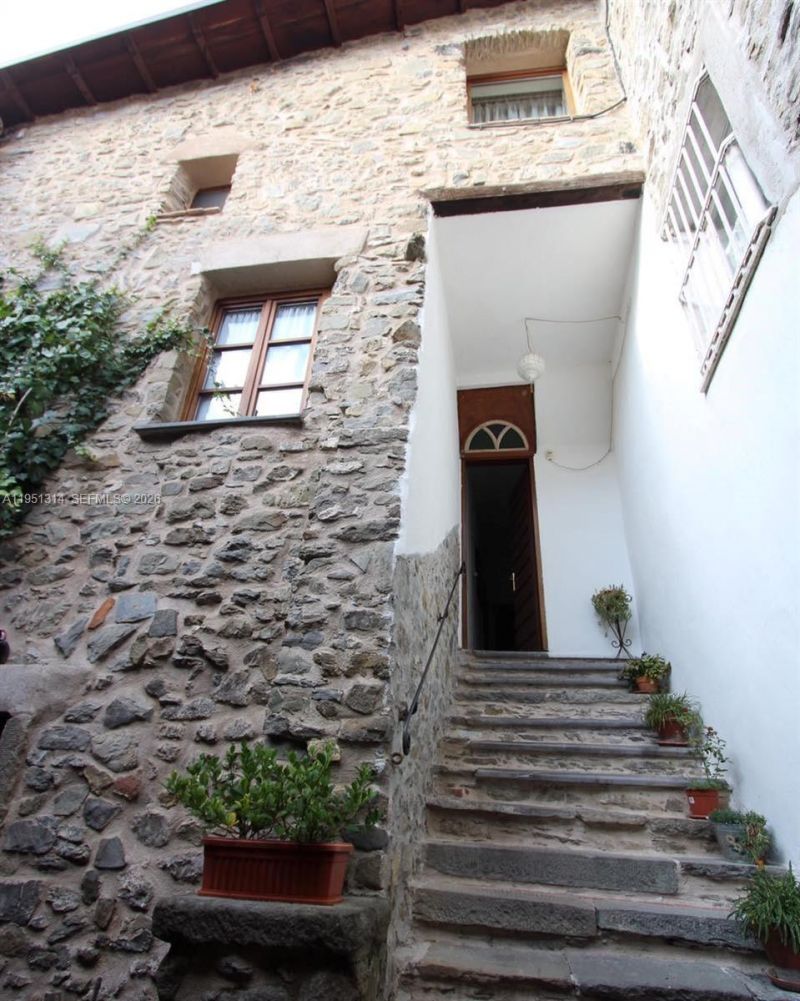 11 Vaggi Mura, , FL 00000 Photo