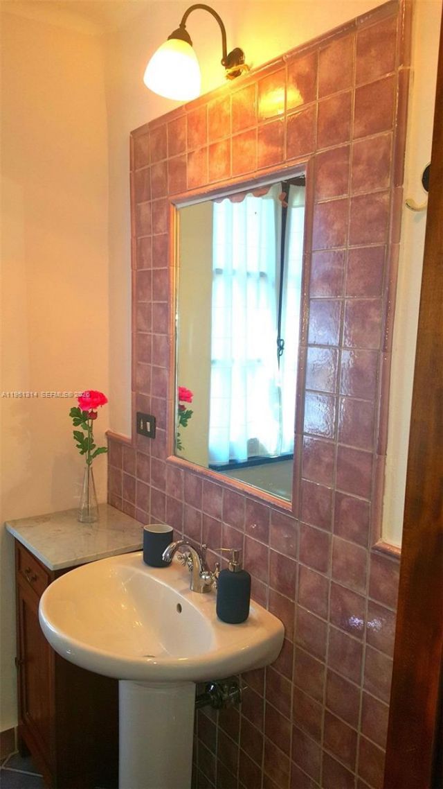 11 Vaggi Mura, , FL 00000 Photo