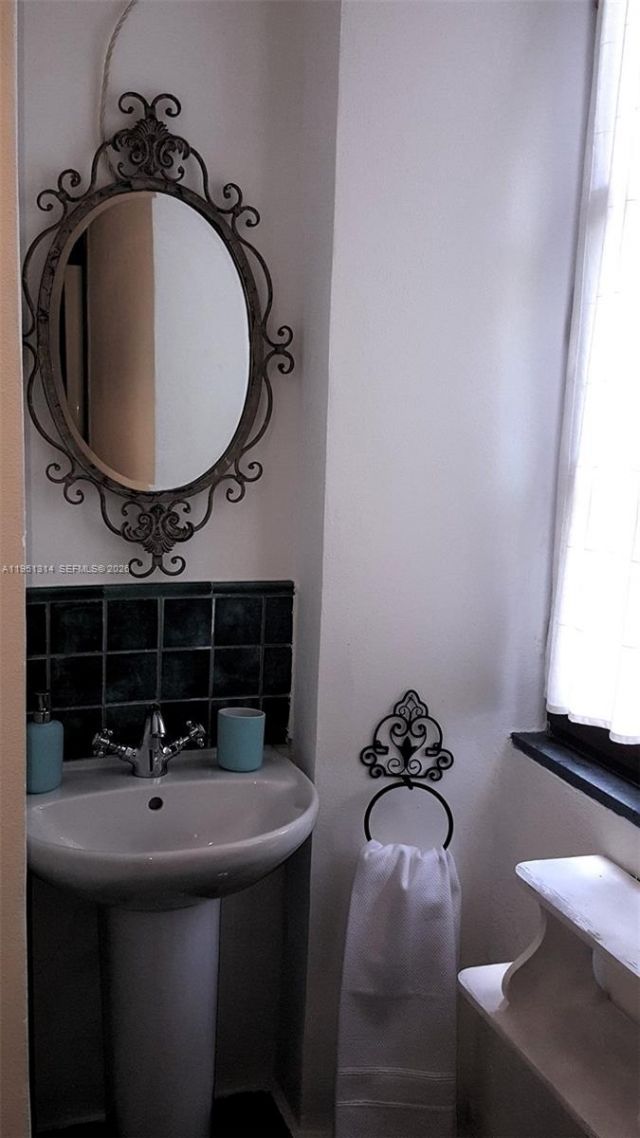 11 Vaggi Mura, , FL 00000 Photo