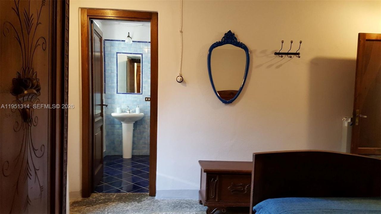 11 Vaggi Mura, , FL 00000 Photo