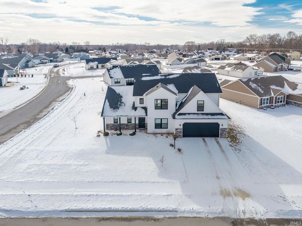 3880 W Kings Pass, Warsaw, IN 46582