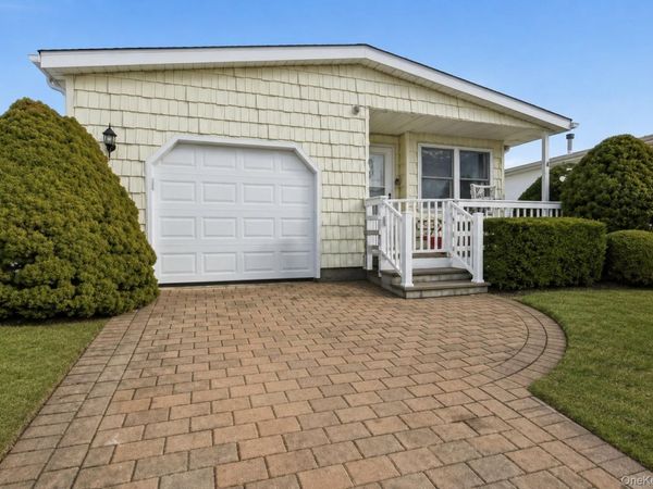 54 Dogwood Lane, Manorville, NY 11949