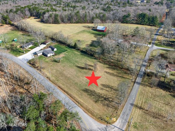 1 Chestnut Hill Rd, Crossville, TN 38571