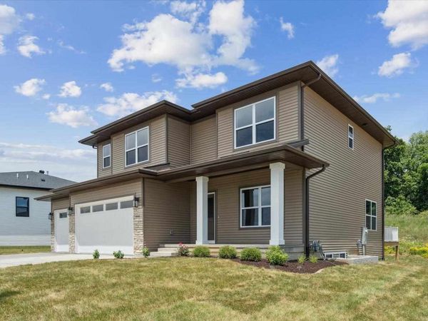 1172 Kona Cir., Coralville, IA 52241