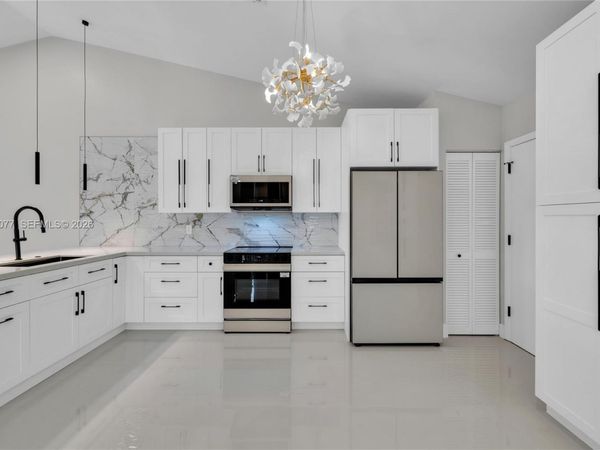 7889 Lake Sands Dr, Delray Beach, FL 33446