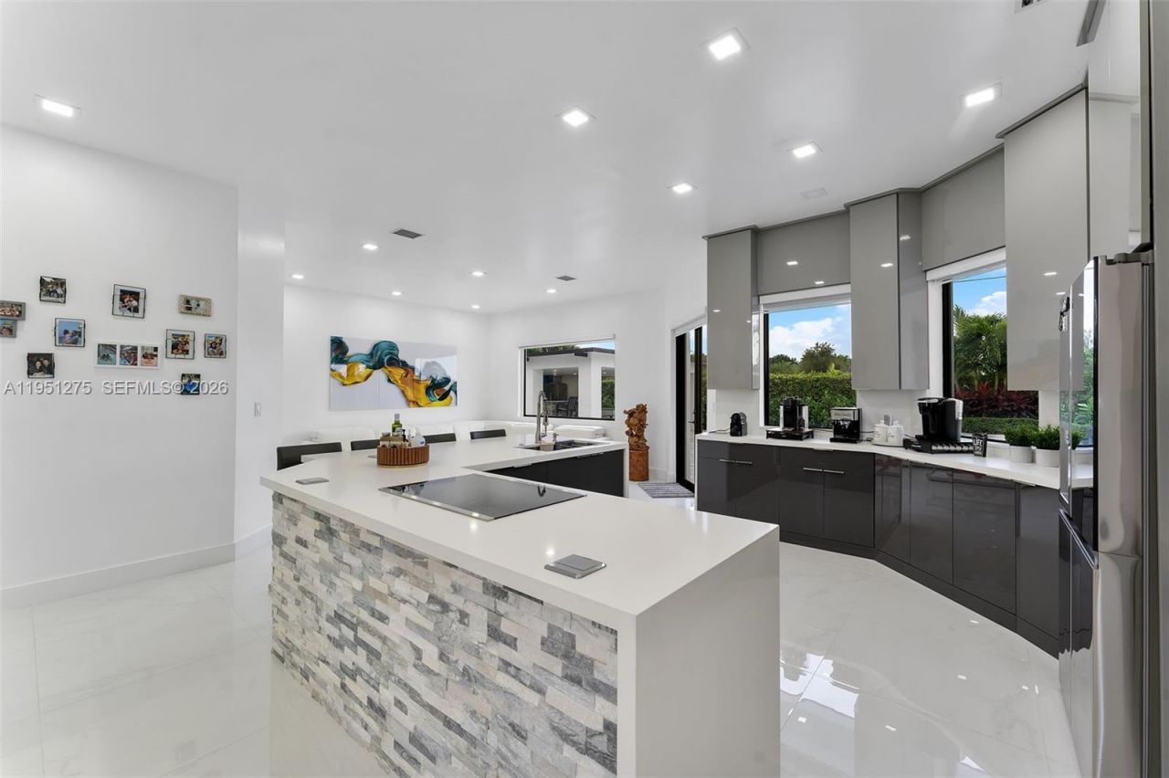 13118 SW 215th Ter, Miami, FL 33177 Photo