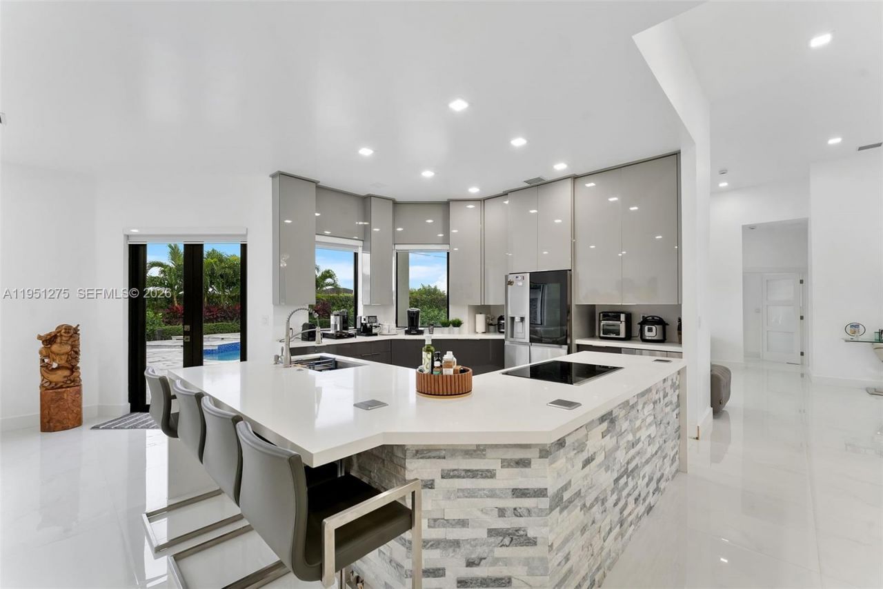 13118 SW 215th Ter, Miami, FL 33177 Photo