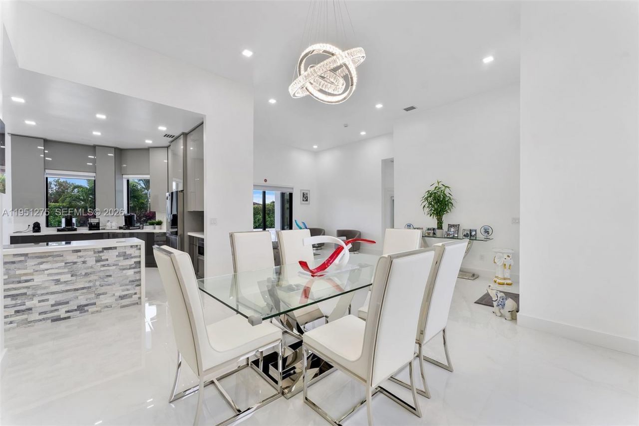 13118 SW 215th Ter, Miami, FL 33177 Photo