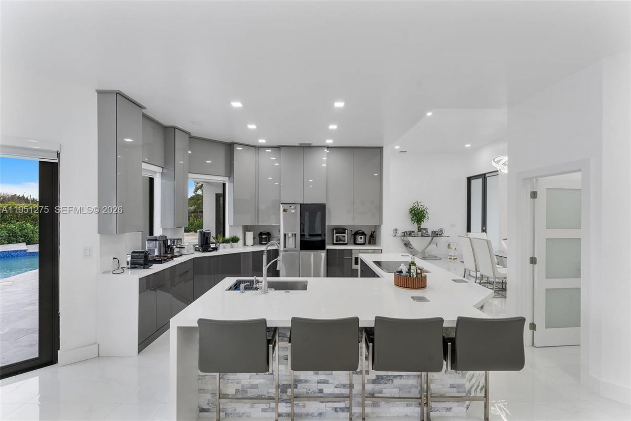 13118 SW 215th Ter, Miami, FL 33177 Photo