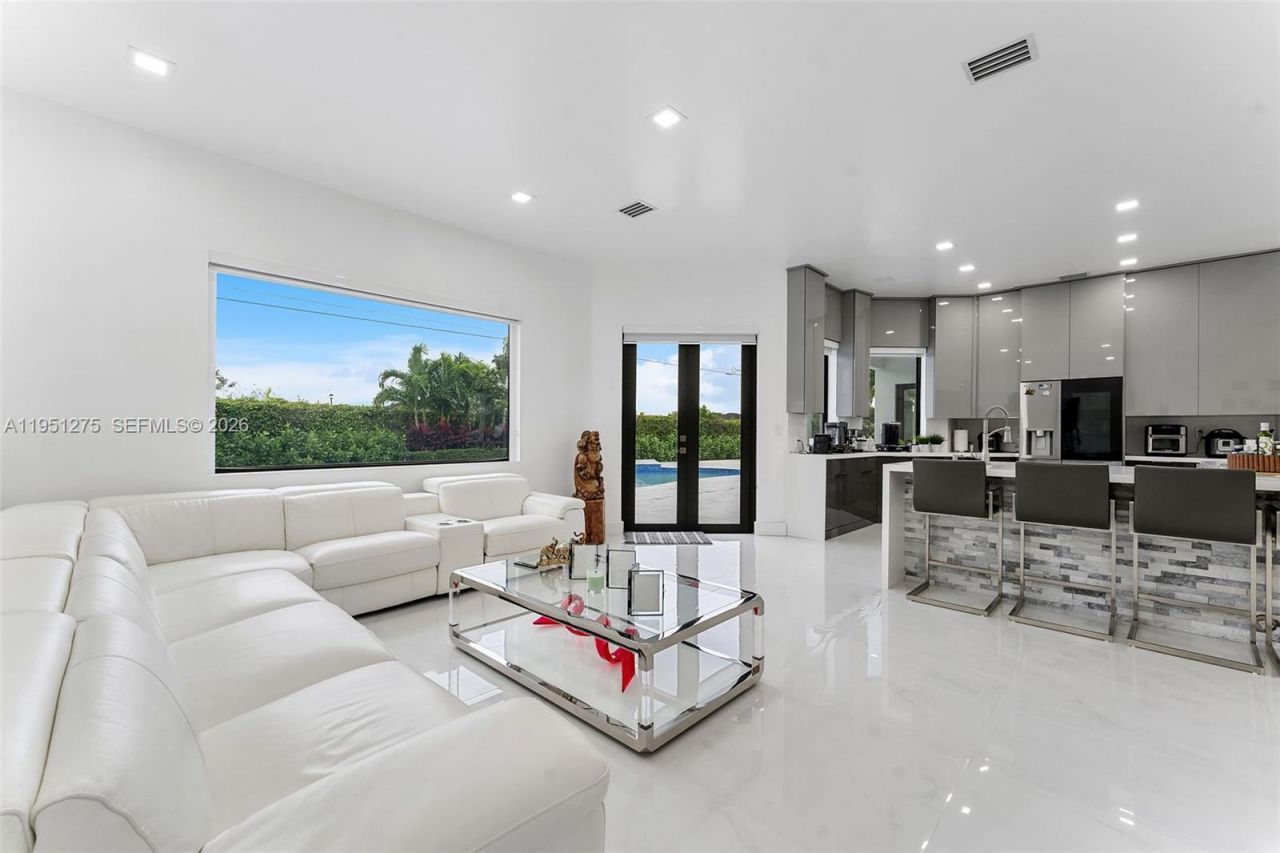 13118 SW 215th Ter, Miami, FL 33177 Photo