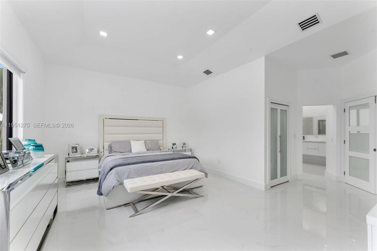 13118 SW 215th Ter, Miami, FL 33177 Photo