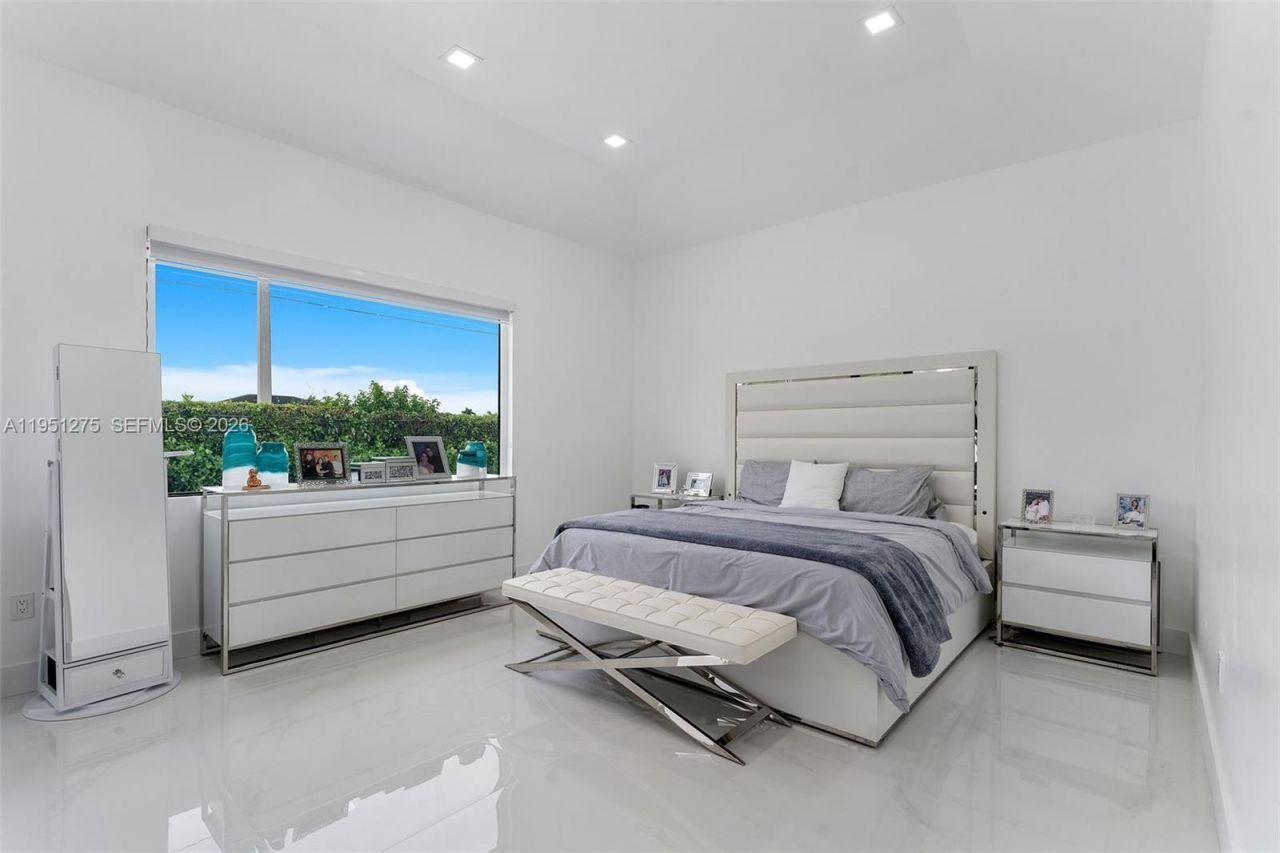 13118 SW 215th Ter, Miami, FL 33177 Photo