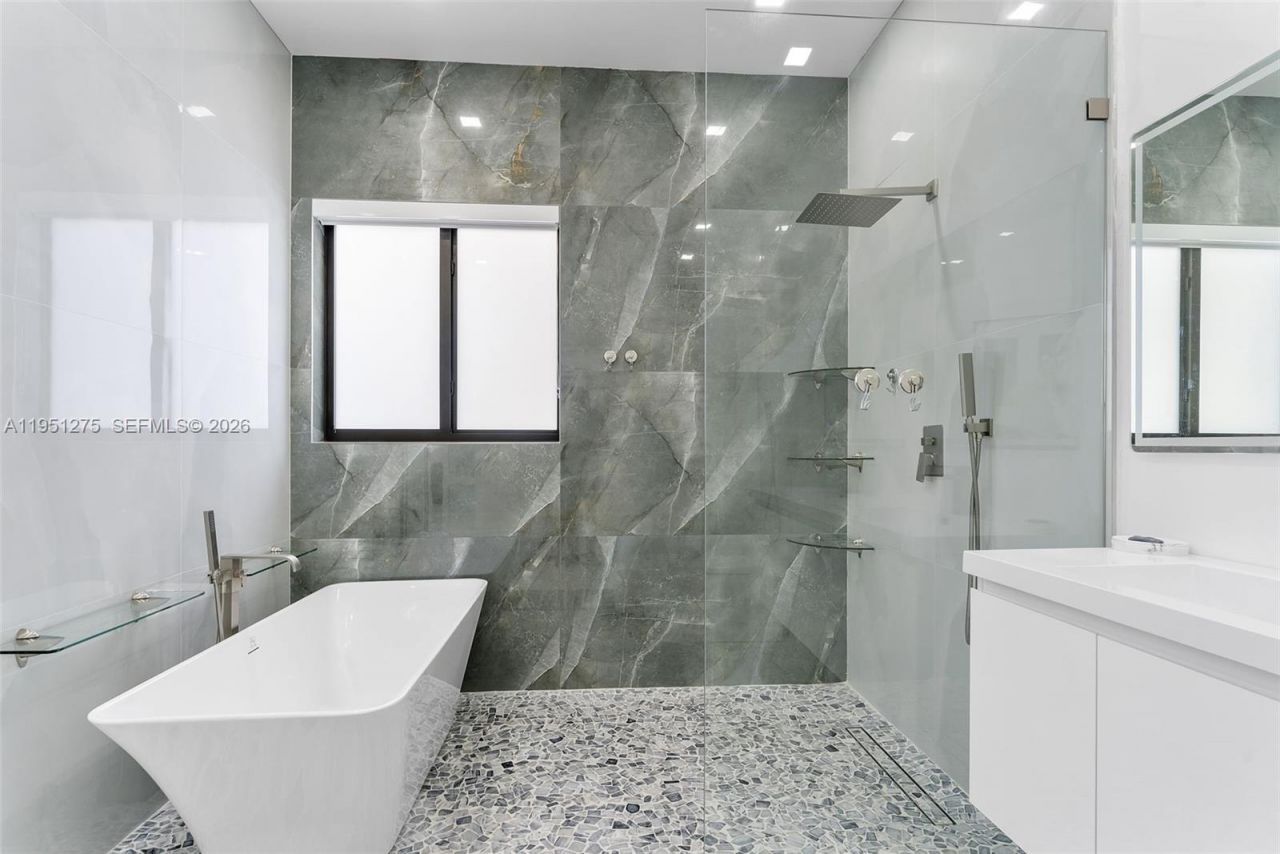 13118 SW 215th Ter, Miami, FL 33177 Photo