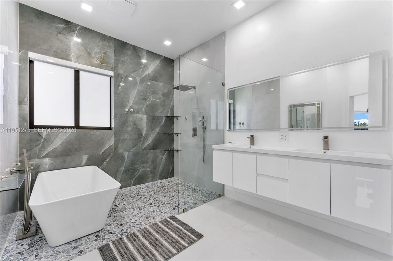 13118 SW 215th Ter, Miami, FL 33177 Photo