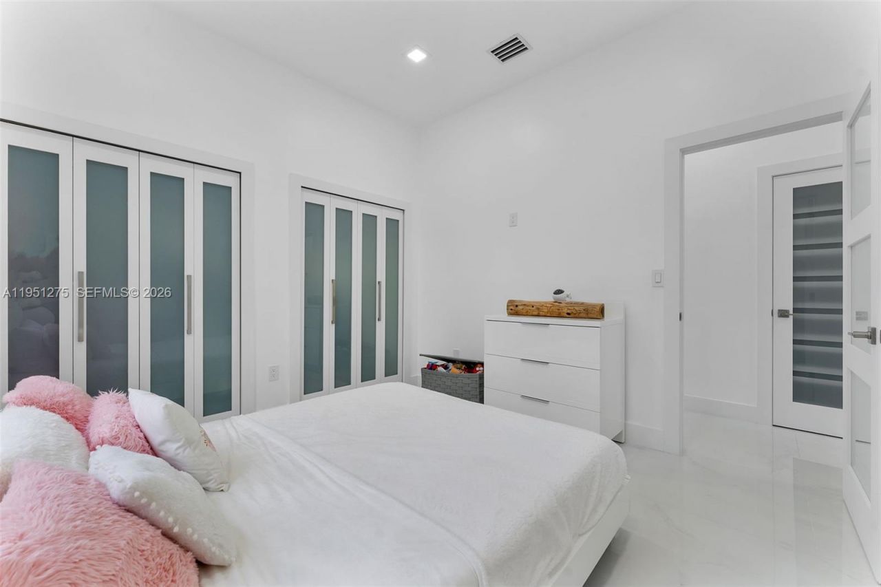 13118 SW 215th Ter, Miami, FL 33177 Photo