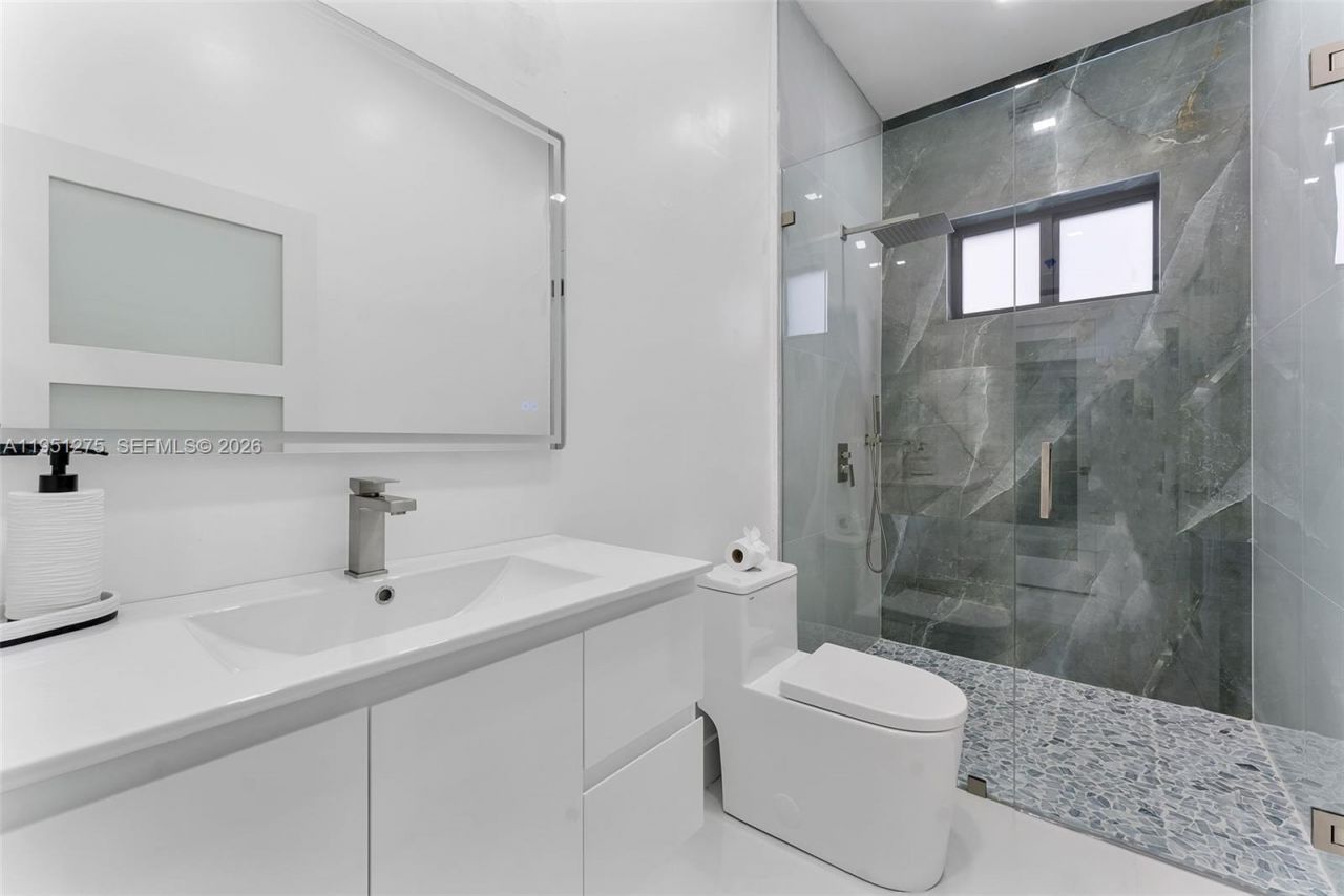 13118 SW 215th Ter, Miami, FL 33177 Photo