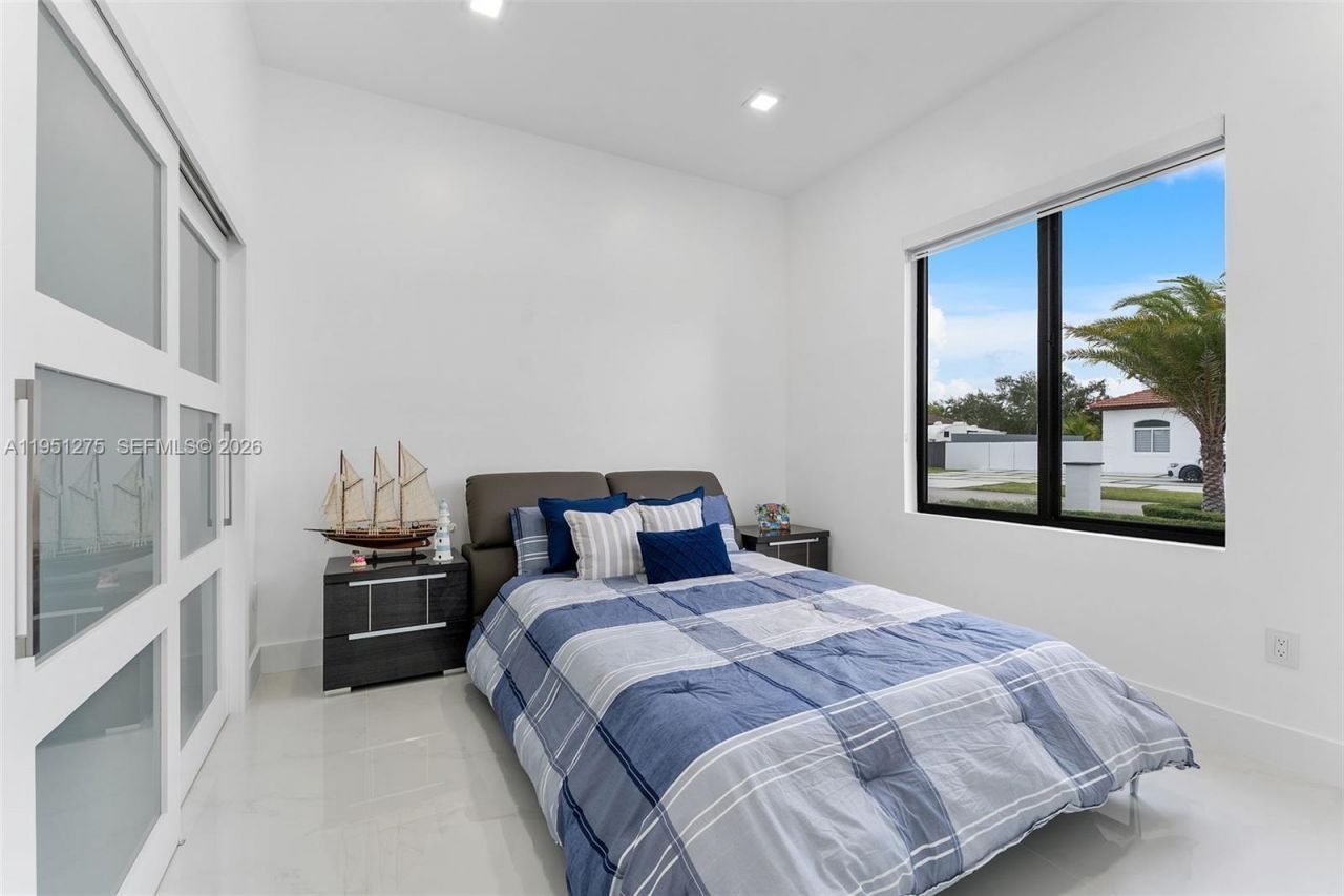 13118 SW 215th Ter, Miami, FL 33177 Photo