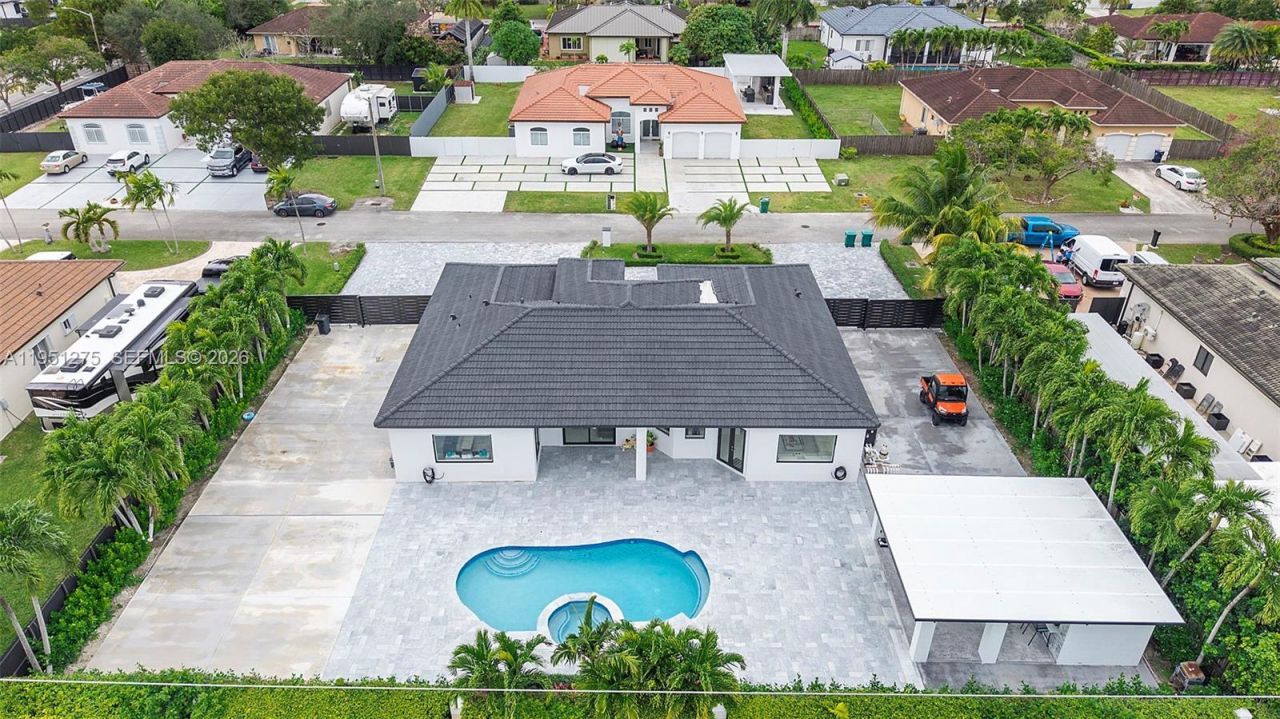 13118 SW 215th Ter, Miami, FL 33177 Photo