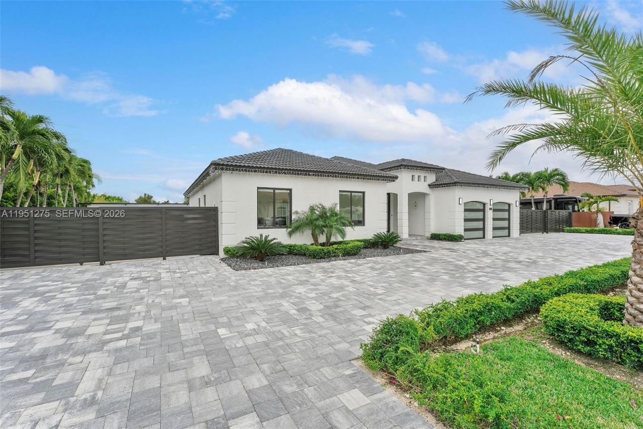 13118 SW 215th Ter, Miami, FL 33177 Photo