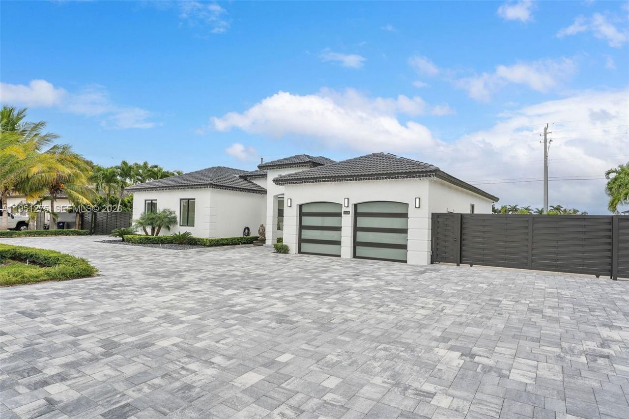 13118 SW 215th Ter, Miami, FL 33177 Photo