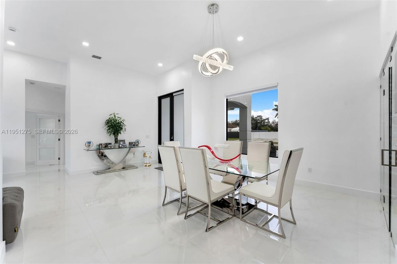 13118 SW 215th Ter, Miami, FL 33177 Photo