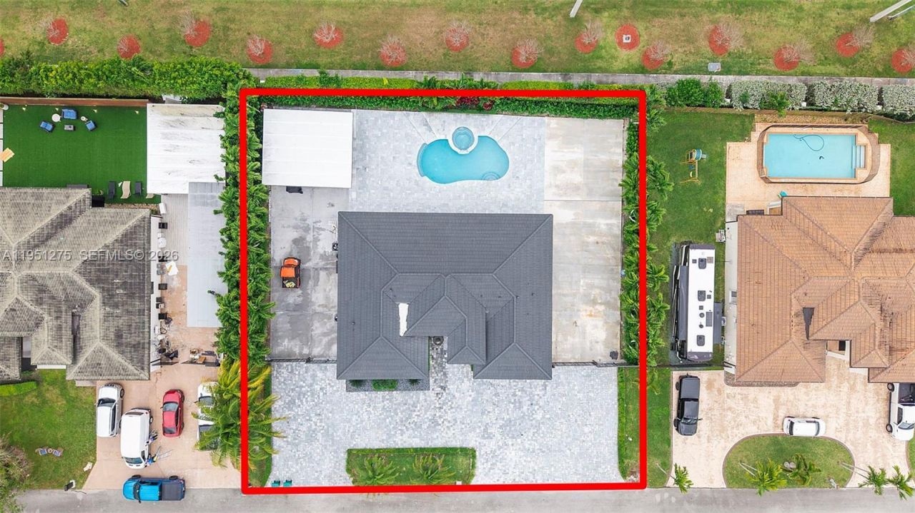 13118 SW 215th Ter, Miami, FL 33177 Photo