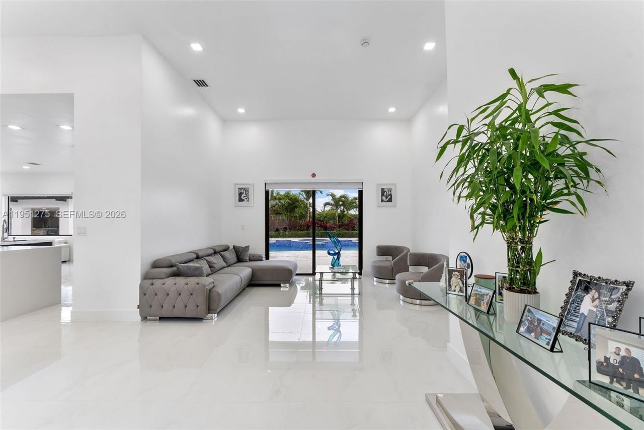 13118 SW 215th Ter, Miami, FL 33177 Photo