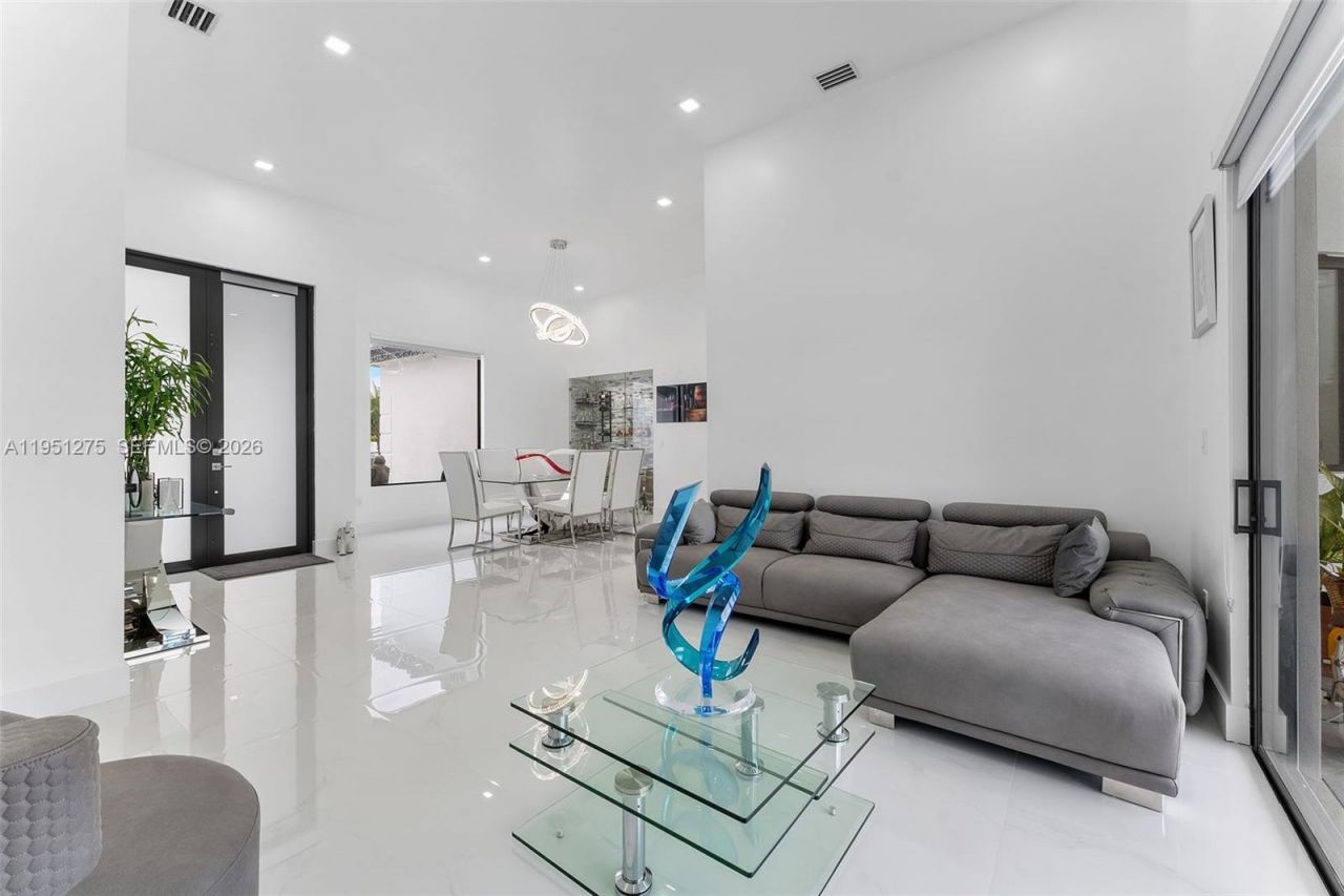 13118 SW 215th Ter, Miami, FL 33177 Photo