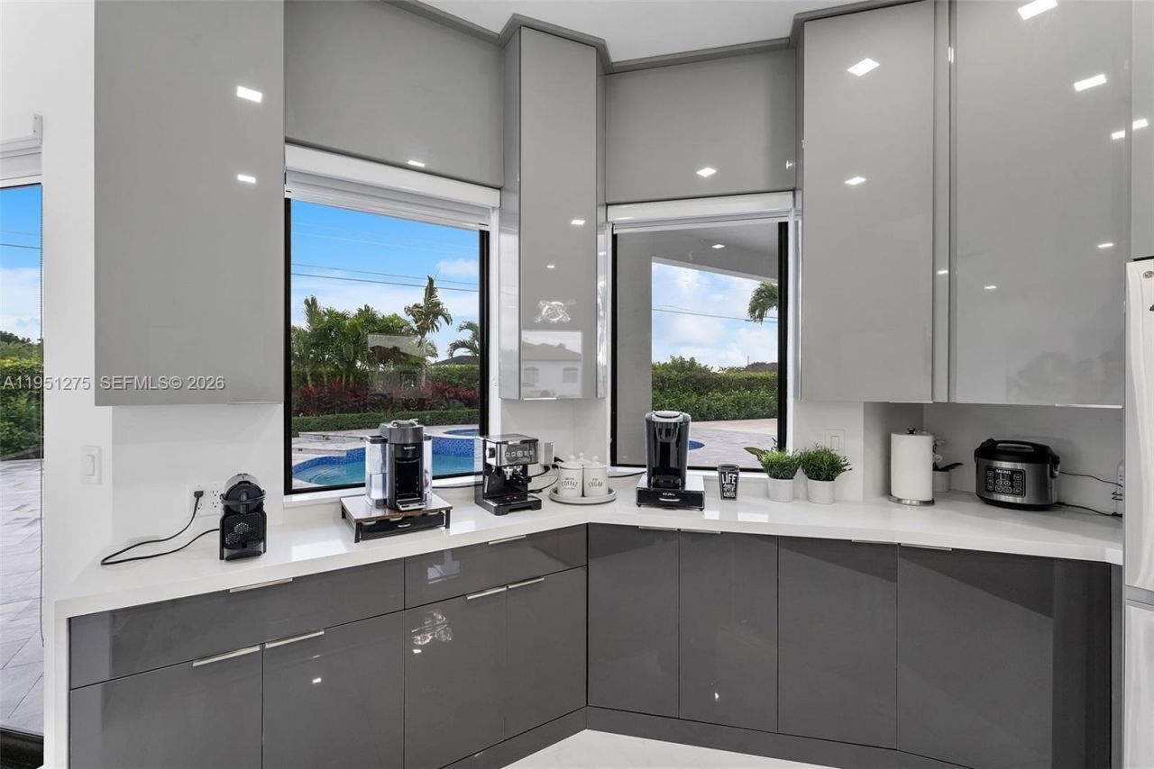 13118 SW 215th Ter, Miami, FL 33177 Photo