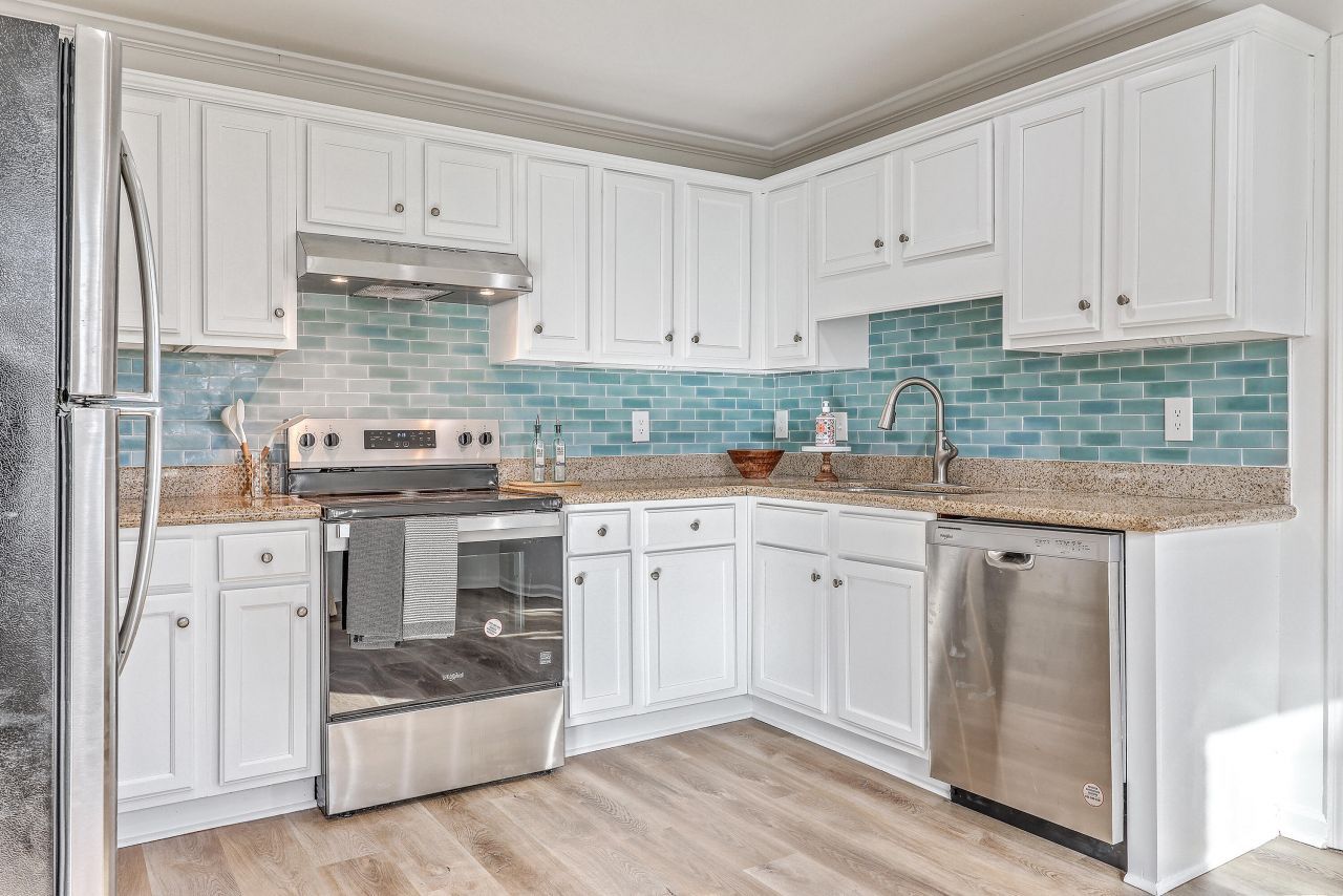 233 N Pandora Drive Photo 11