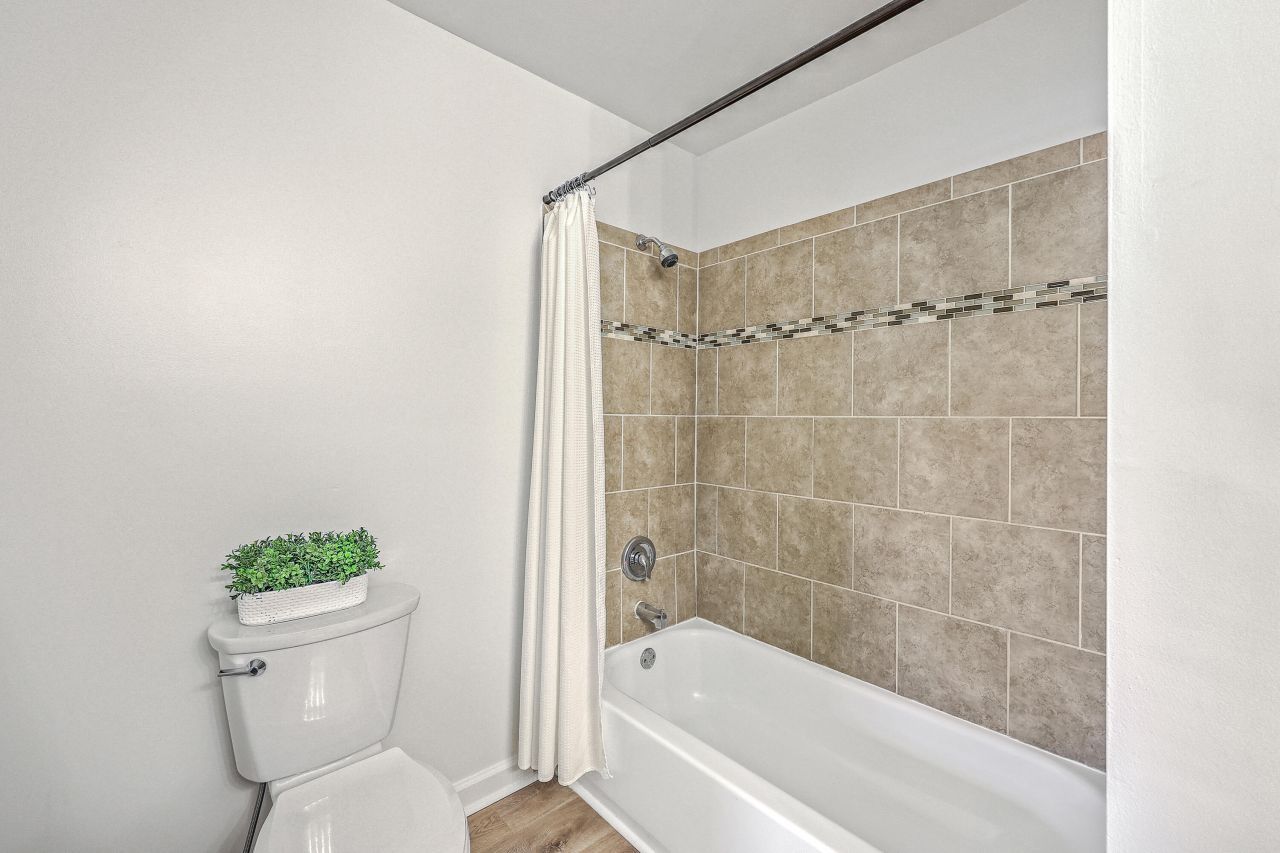 233 N Pandora Drive Photo 22