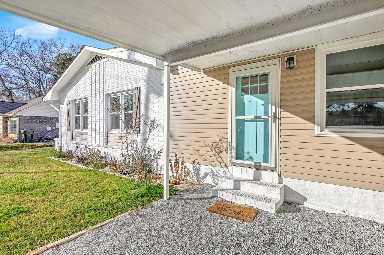 233 N Pandora Drive Photo 31