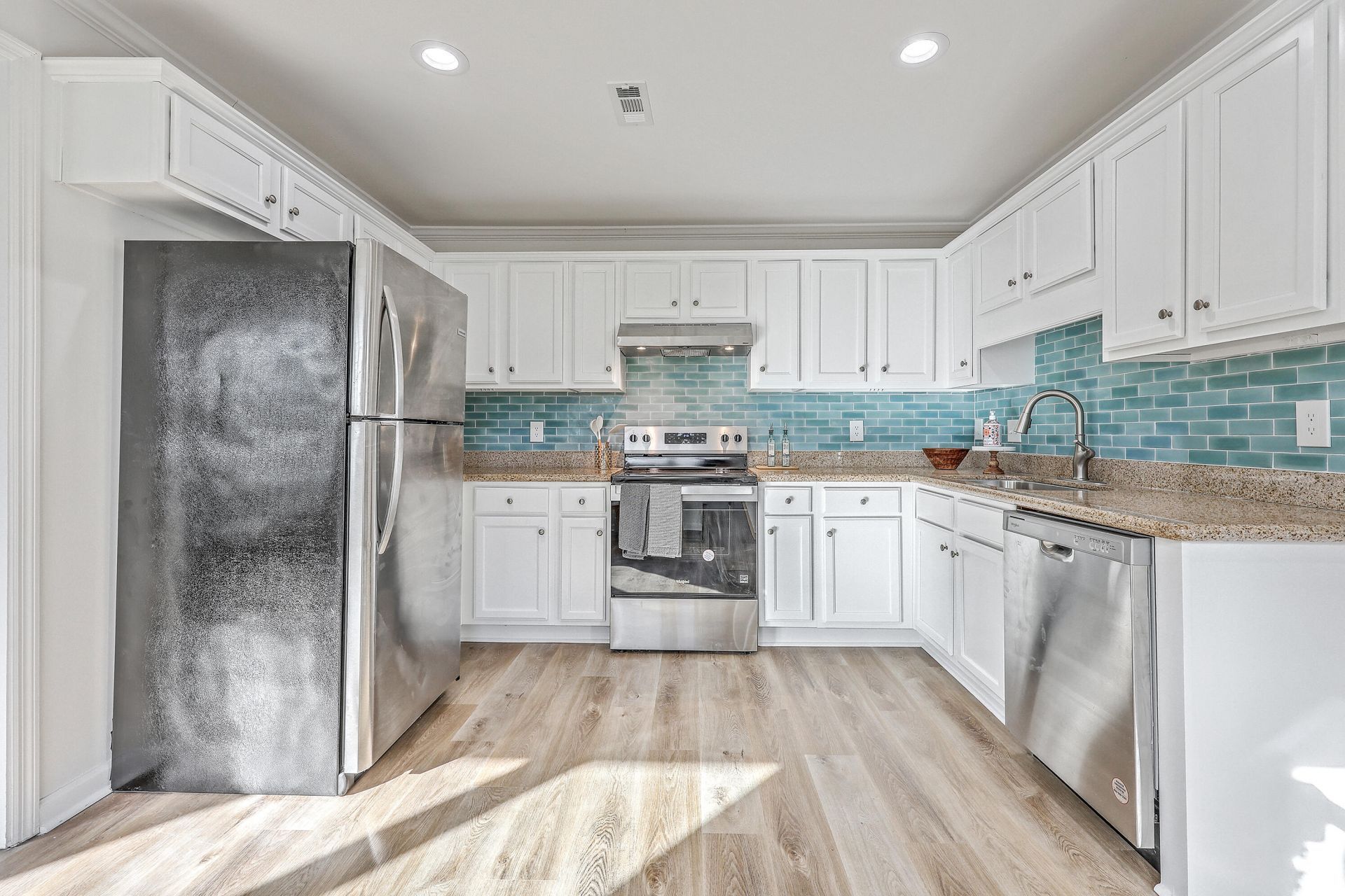 233 N Pandora Drive Photo 8