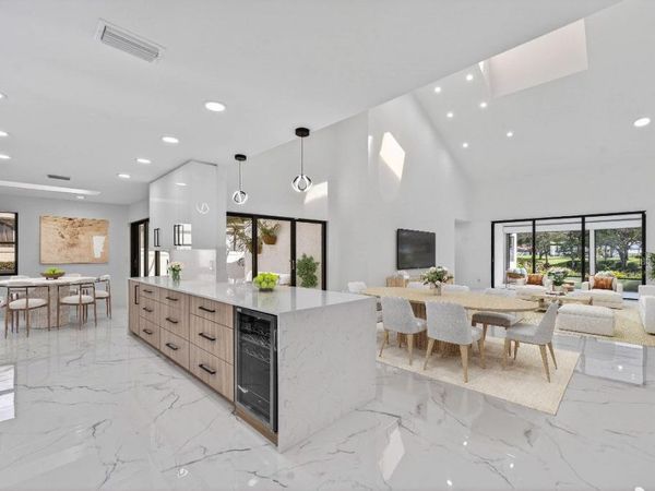 6 Clubhouse Lane, Boynton Beach, FL 33436