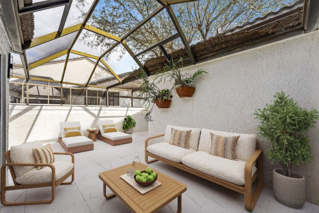 6 Clubhouse Lane, Boynton Beach, FL 33436 Photo