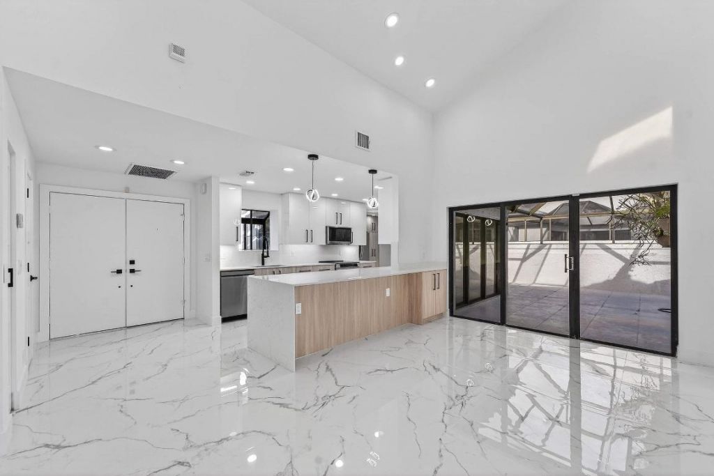 6 Clubhouse Lane, Boynton Beach, FL 33436 Photo