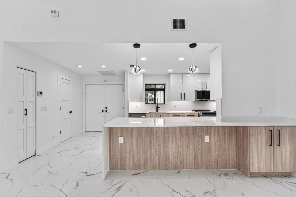 6 Clubhouse Lane, Boynton Beach, FL 33436 Photo