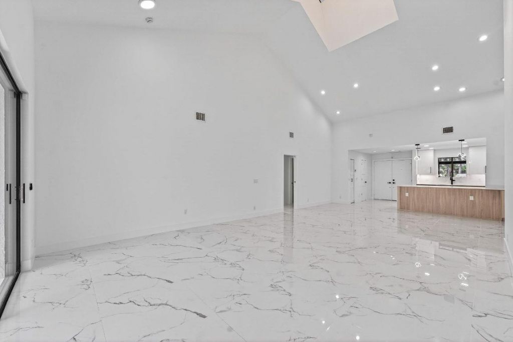 6 Clubhouse Lane, Boynton Beach, FL 33436 Photo