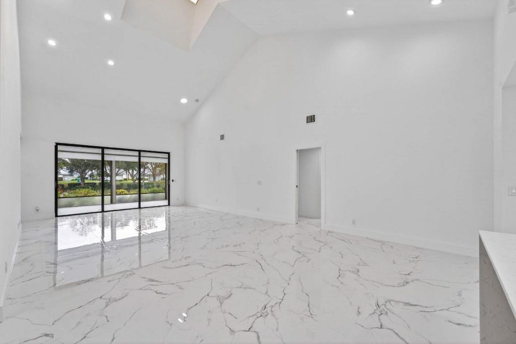 6 Clubhouse Lane, Boynton Beach, FL 33436 Photo