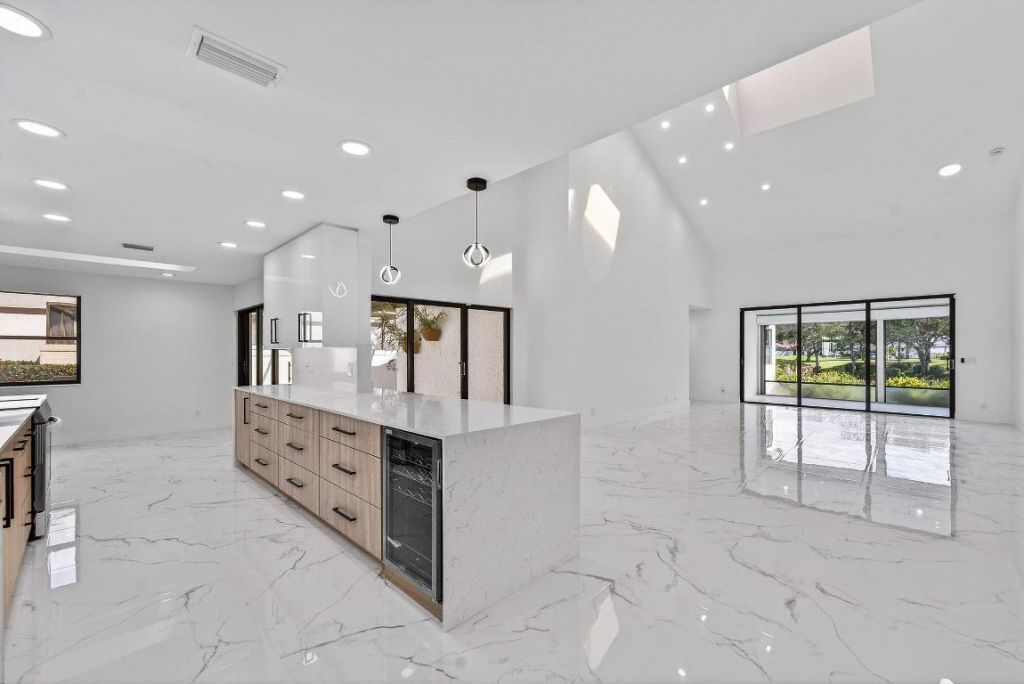 6 Clubhouse Lane, Boynton Beach, FL 33436 Photo