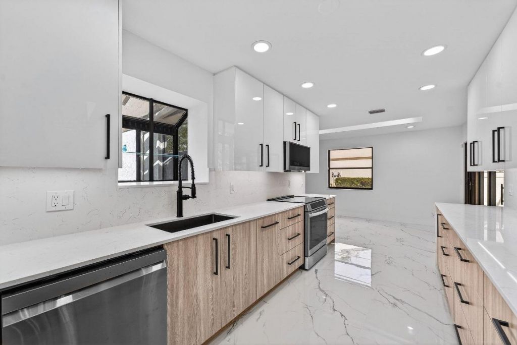 6 Clubhouse Lane, Boynton Beach, FL 33436 Photo