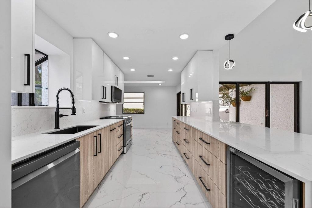 6 Clubhouse Lane, Boynton Beach, FL 33436 Photo