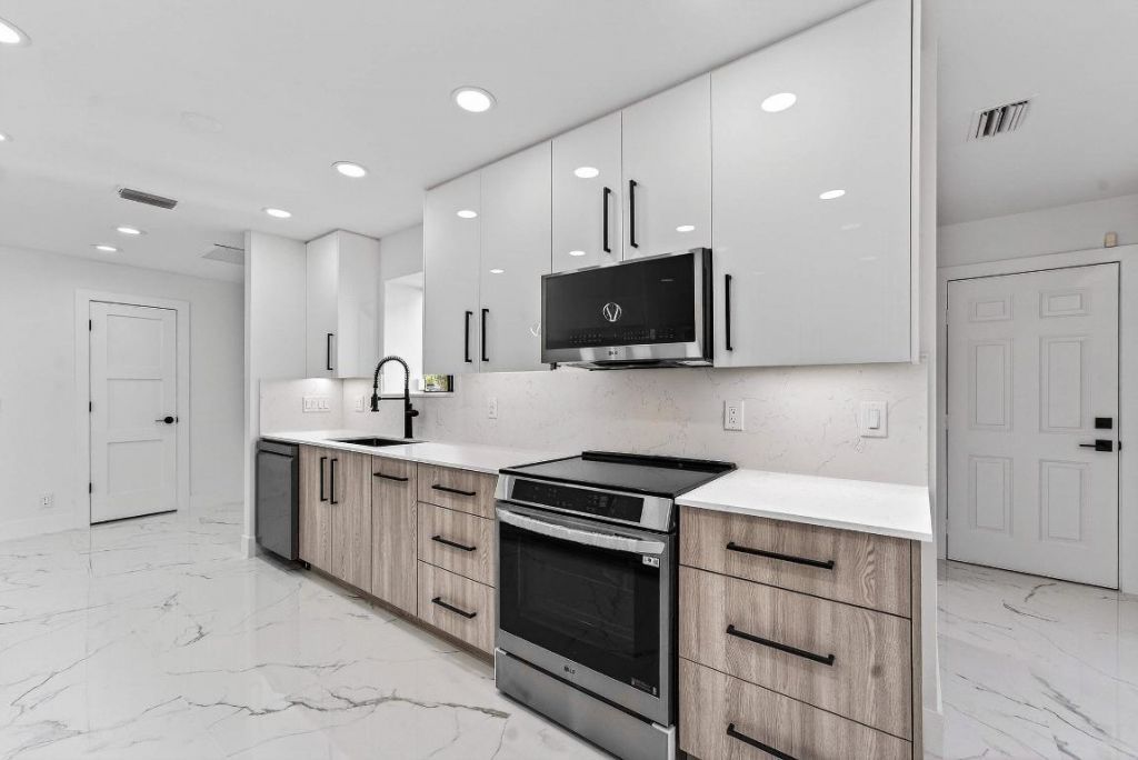 6 Clubhouse Lane, Boynton Beach, FL 33436 Photo