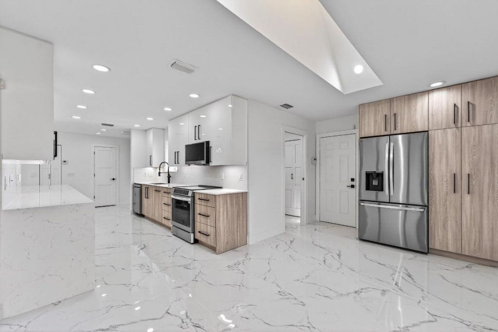 6 Clubhouse Lane, Boynton Beach, FL 33436 Photo